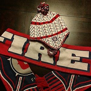 Chicago Fire women beanie hat with scarf